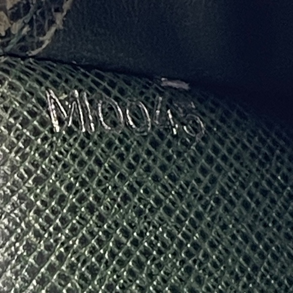 Louis Vuitton Green Taiga Leather Long Wallet/Card Holder - Preowned - Picture 16 of 16